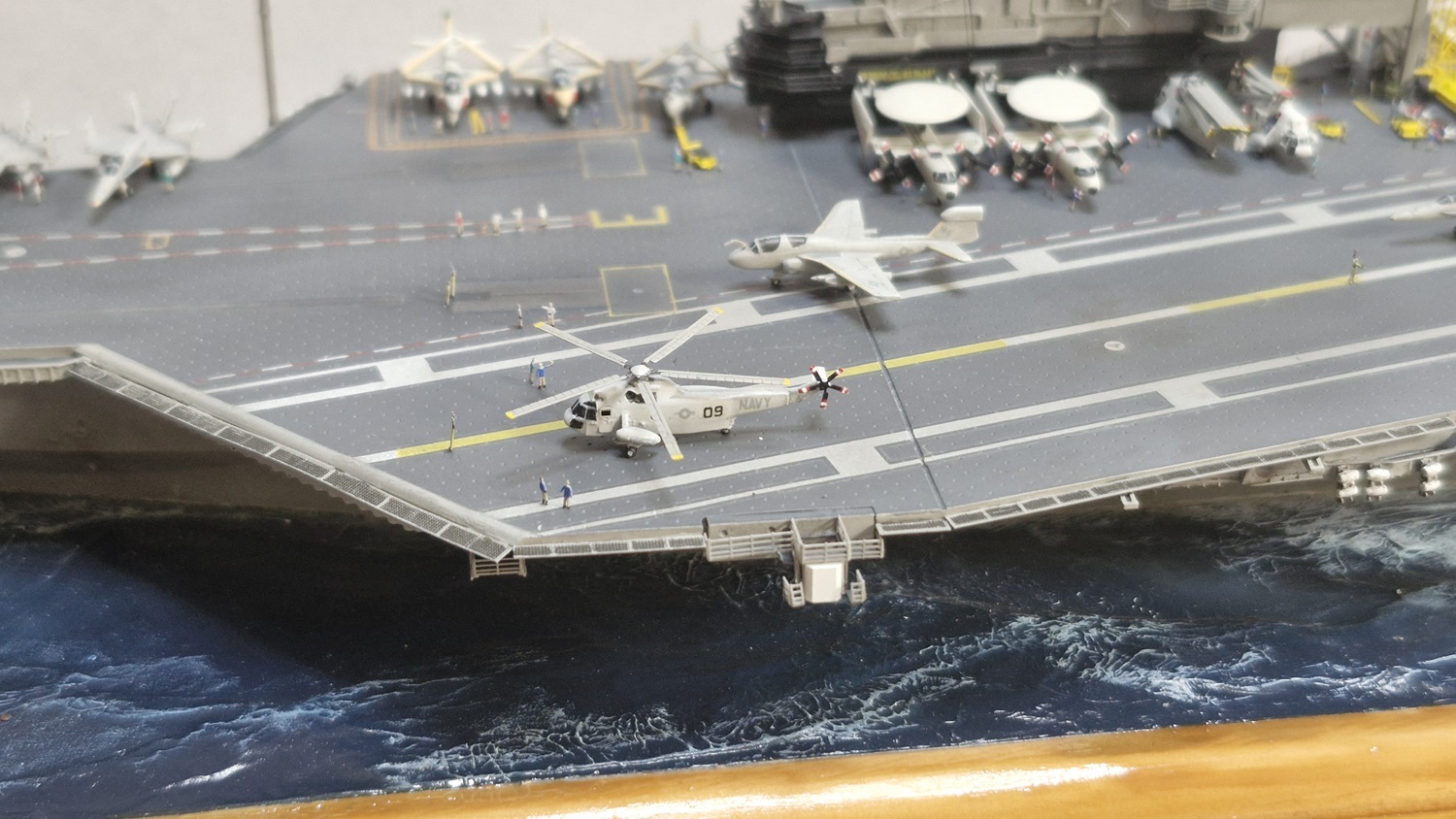 Porte-avions USS Midway CV-41 - Guerre du Golfe 1991 [Orange Hobby 1/700°] de Super-crouz - Page 2 By6i