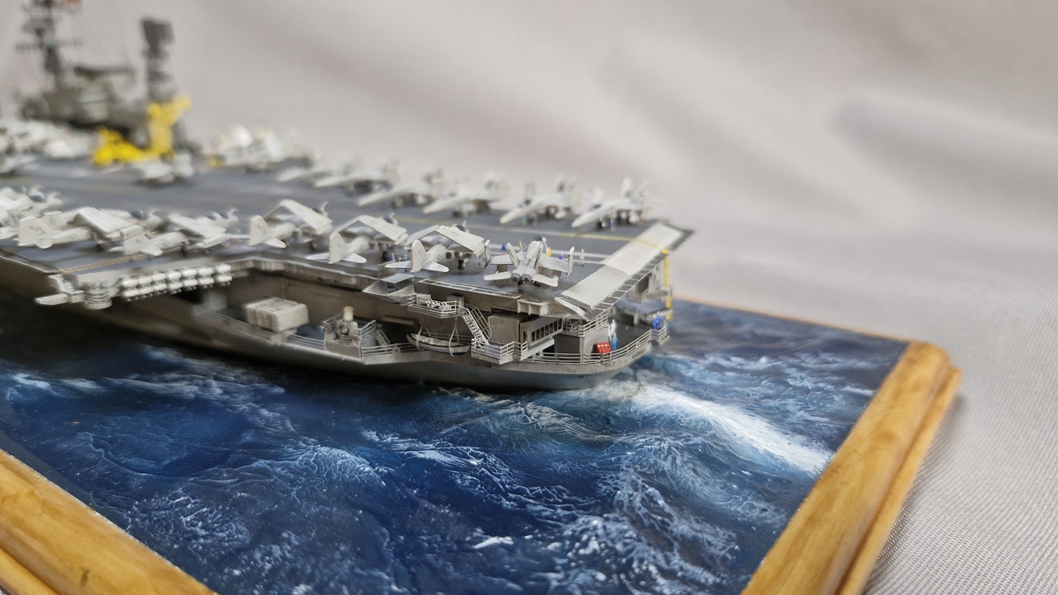 Porte-avions USS Midway CV-41 - Guerre du Golfe 1991 [Orange Hobby 1/700°] de Super-crouz - Page 2 Eejj