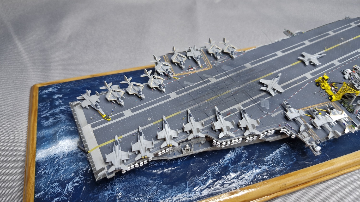 Porte-avions USS Midway CV-41 - Guerre du Golfe 1991 [Orange Hobby 1/700°] de Super-crouz - Page 2 Gl9m