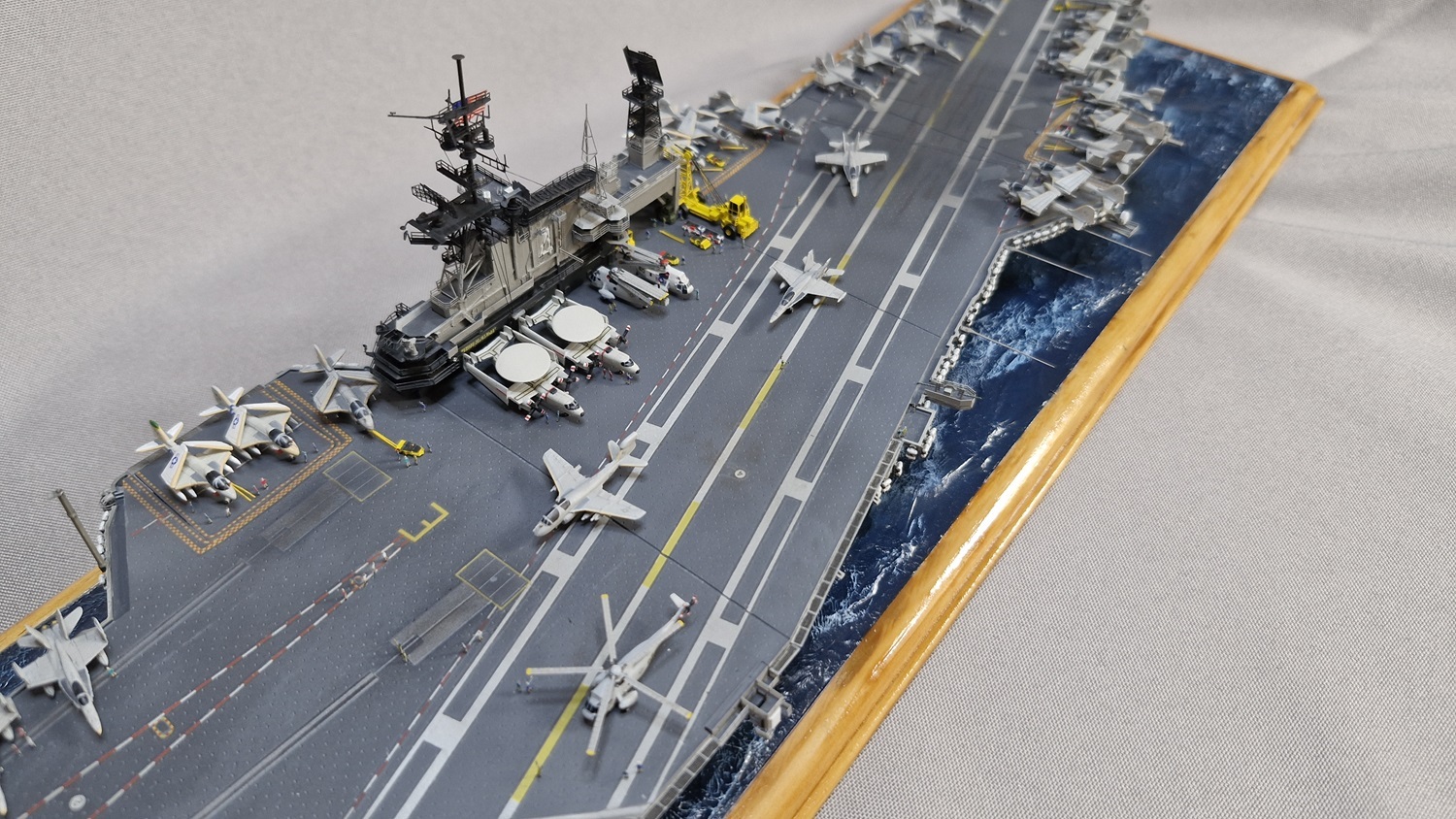 Porte-avions USS Midway CV-41 - Guerre du Golfe 1991 [Orange Hobby 1/700°] de Super-crouz - Page 2 Jb1o