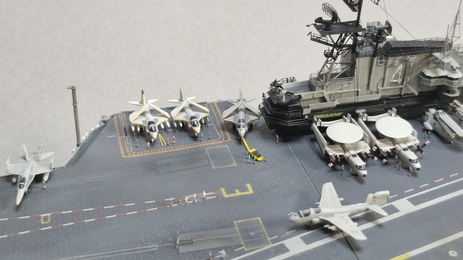 Porte-avions USS Midway CV-41 - Guerre du Golfe 1991 [Orange Hobby 1/700°] de Super-crouz - Page 2 M6dx