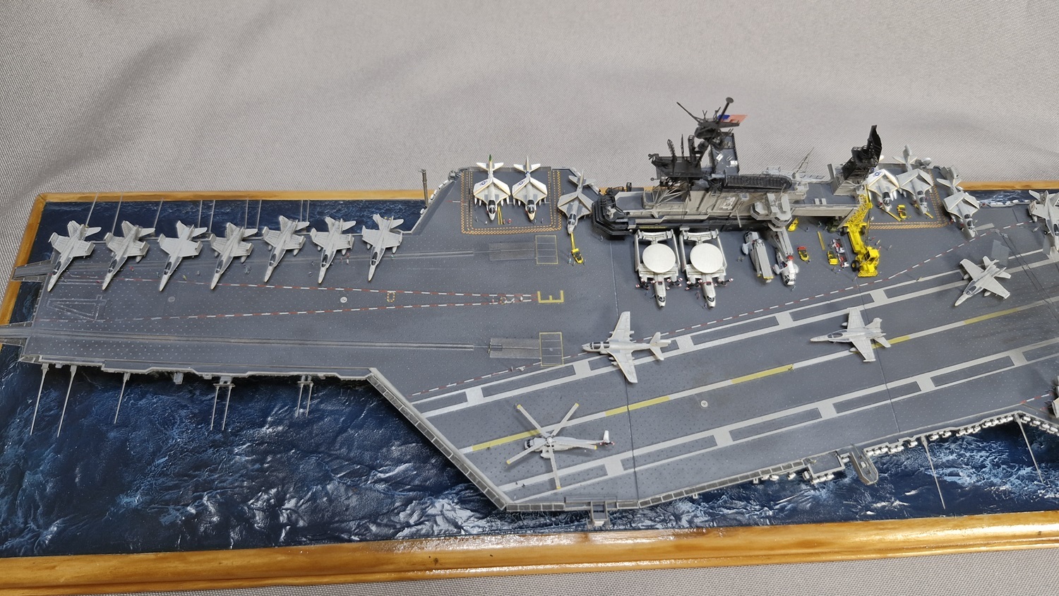 Porte-avions USS Midway CV-41 - Guerre du Golfe 1991 [Orange Hobby 1/700°] de Super-crouz - Page 2 Oi3u