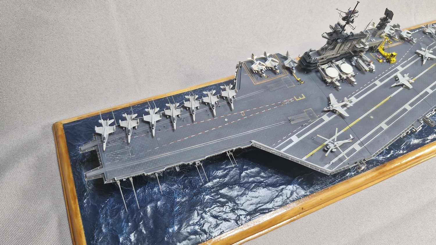 Porte-avions USS Midway CV-41 - Guerre du Golfe 1991 [Orange Hobby 1/700°] de Super-crouz - Page 2 R6o1