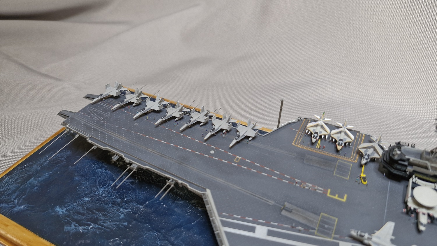 Porte-avions USS Midway CV-41 - Guerre du Golfe 1991 [Orange Hobby 1/700°] de Super-crouz - Page 2 Salh