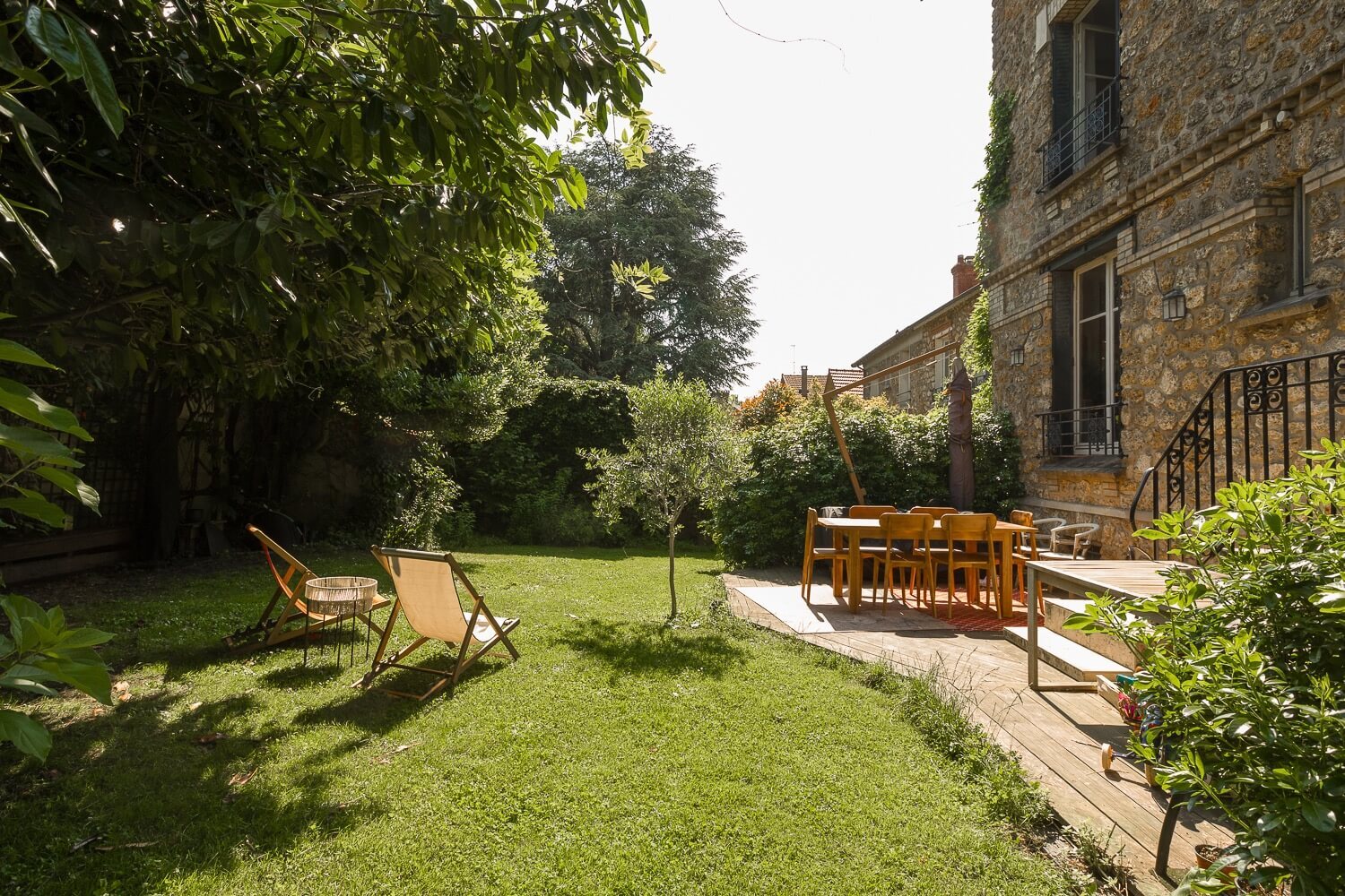 House with garden in Paris