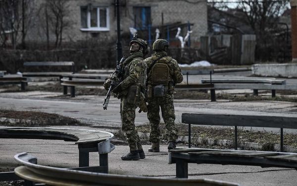 Deux soldats du 1er Régiment Impérial en reconnaissance après la bataille de Norient