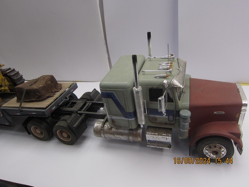 Freightliner FLC [Italeri 1/24°] de 0582..574 Richard Bpw7