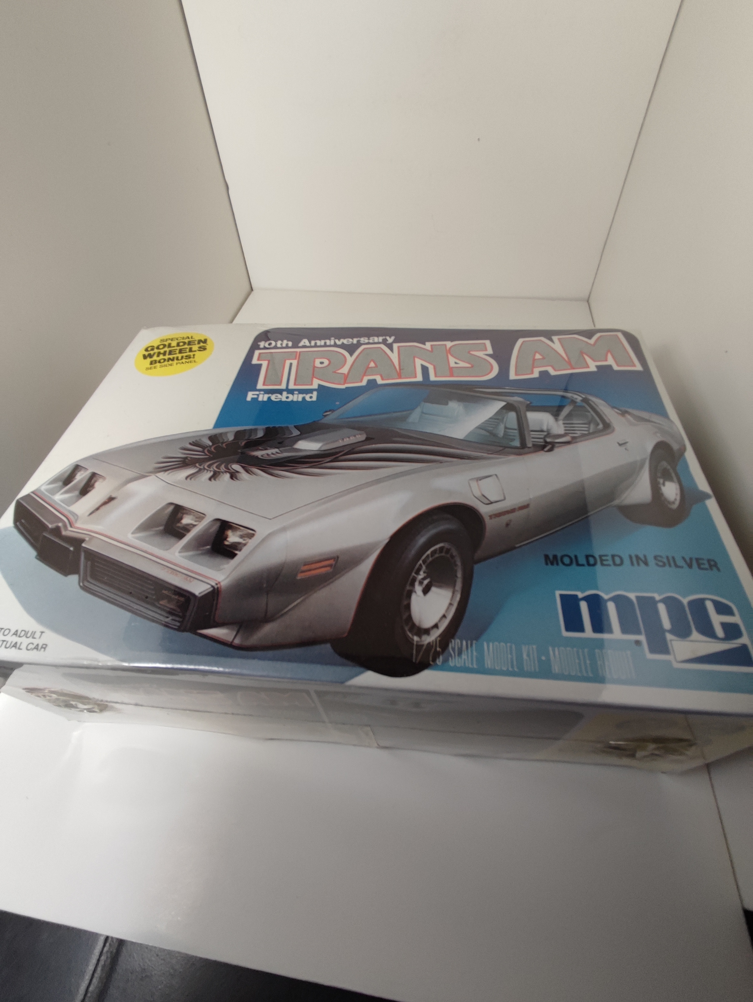 Pontiac TRANS AM 10th anniversary de 1979 de chez mpc au1/25 I6v0