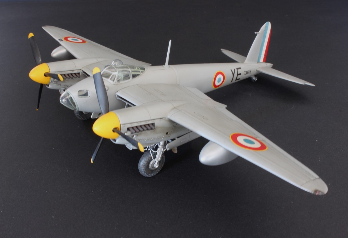 [Airfix] 1/72 - De Havilland Mosquito PR.XVI - L'avion d'Yves Ezanno 0kwm