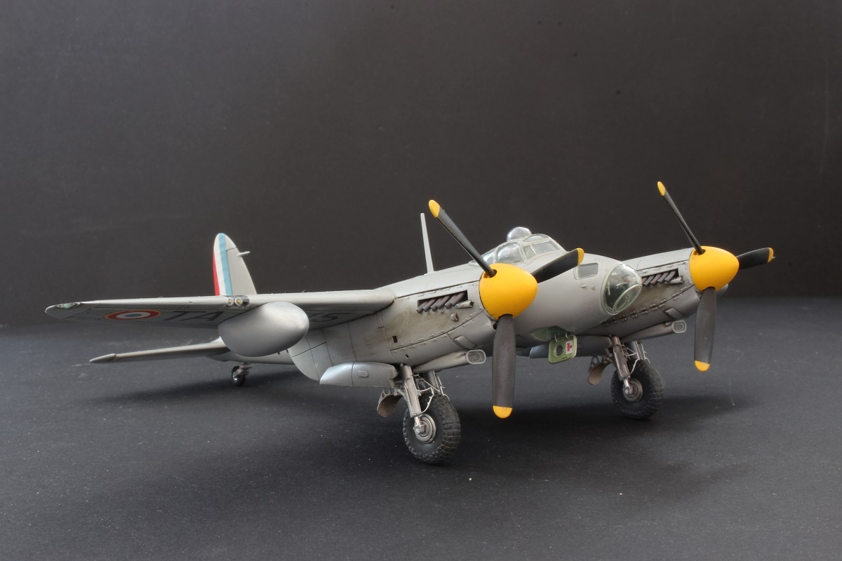 [Airfix] 1/72 - De Havilland Mosquito PR.XVI - L'avion d'Yves Ezanno 5ii7