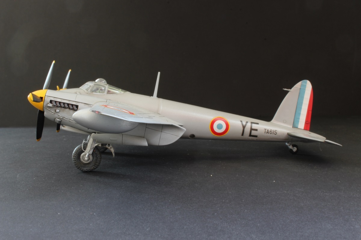 [Airfix] 1/72 - De Havilland Mosquito PR.XVI - L'avion d'Yves Ezanno 9rqi