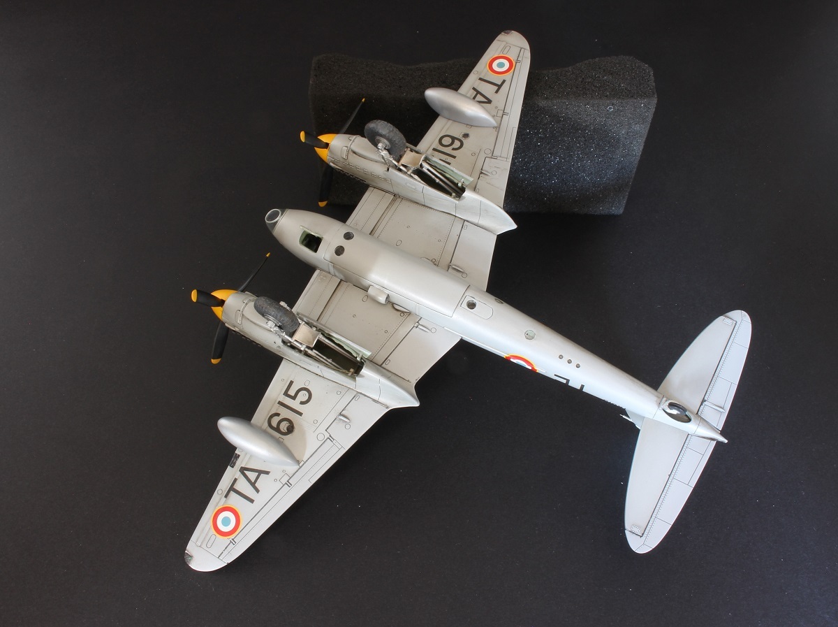 [Airfix] 1/72 - De Havilland Mosquito PR.XVI - L'avion d'Yves Ezanno 9zgd