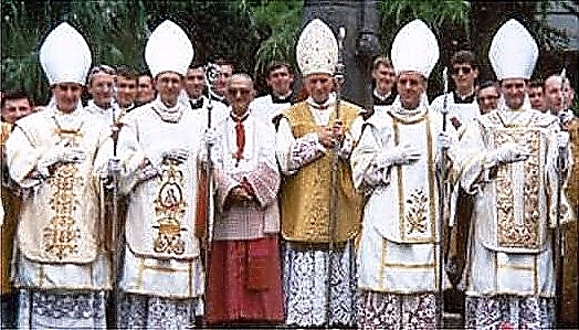 Monseigneur Marcel Lefebvre et la FSSPX F5vt