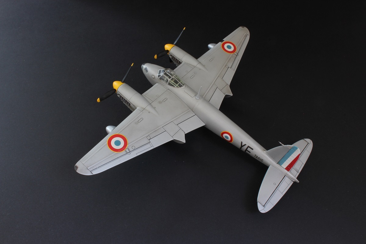 [Airfix] 1/72 - De Havilland Mosquito PR.XVI - L'avion d'Yves Ezanno Fp45