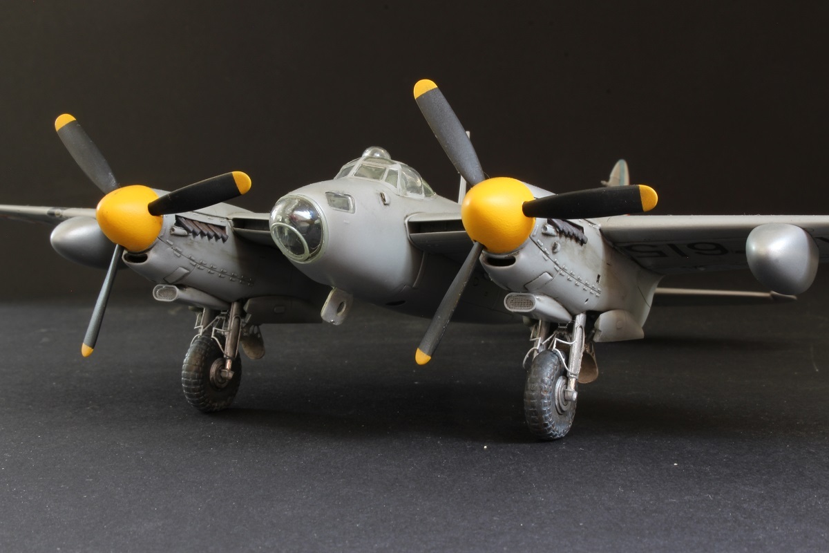 [Airfix] 1/72 - De Havilland Mosquito PR.XVI - L'avion d'Yves Ezanno Itzz