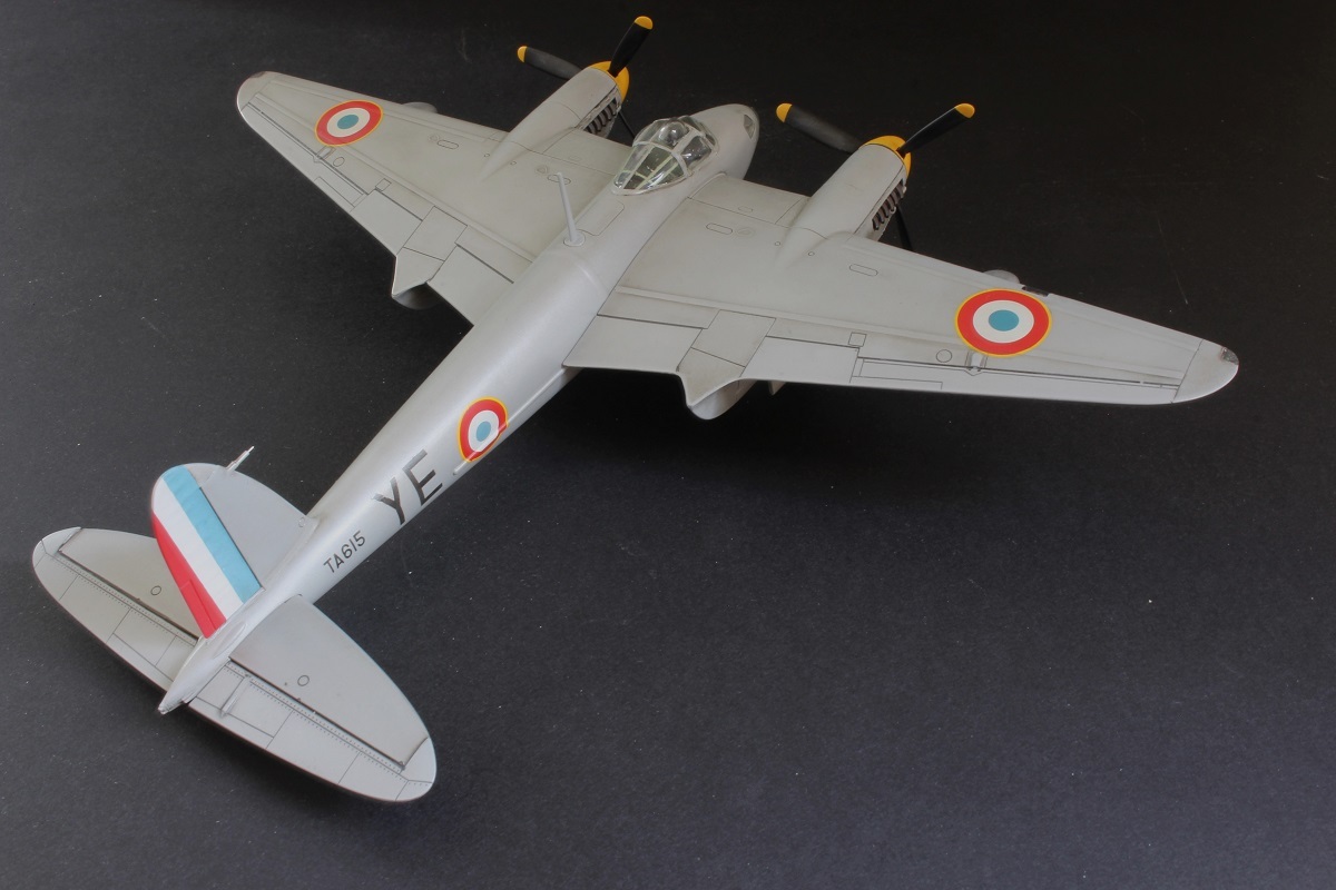 [Airfix] 1/72 - De Havilland Mosquito PR.XVI - L'avion d'Yves Ezanno Iwl7