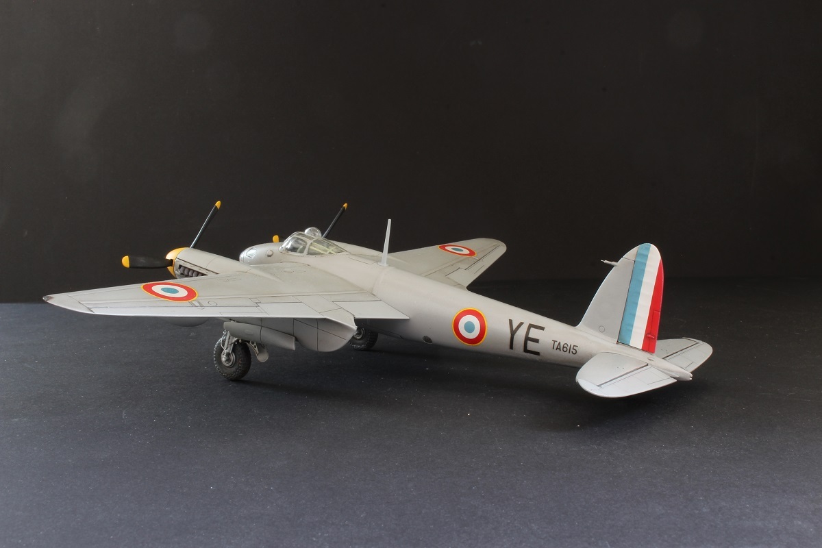 [Airfix] 1/72 - De Havilland Mosquito PR.XVI - L'avion d'Yves Ezanno O3o2