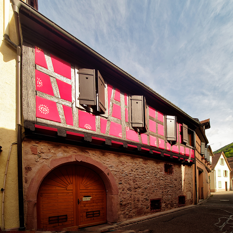 [Architecture_et_Graphisme] ☞ Kaysersberg, maison rouge Zcg2