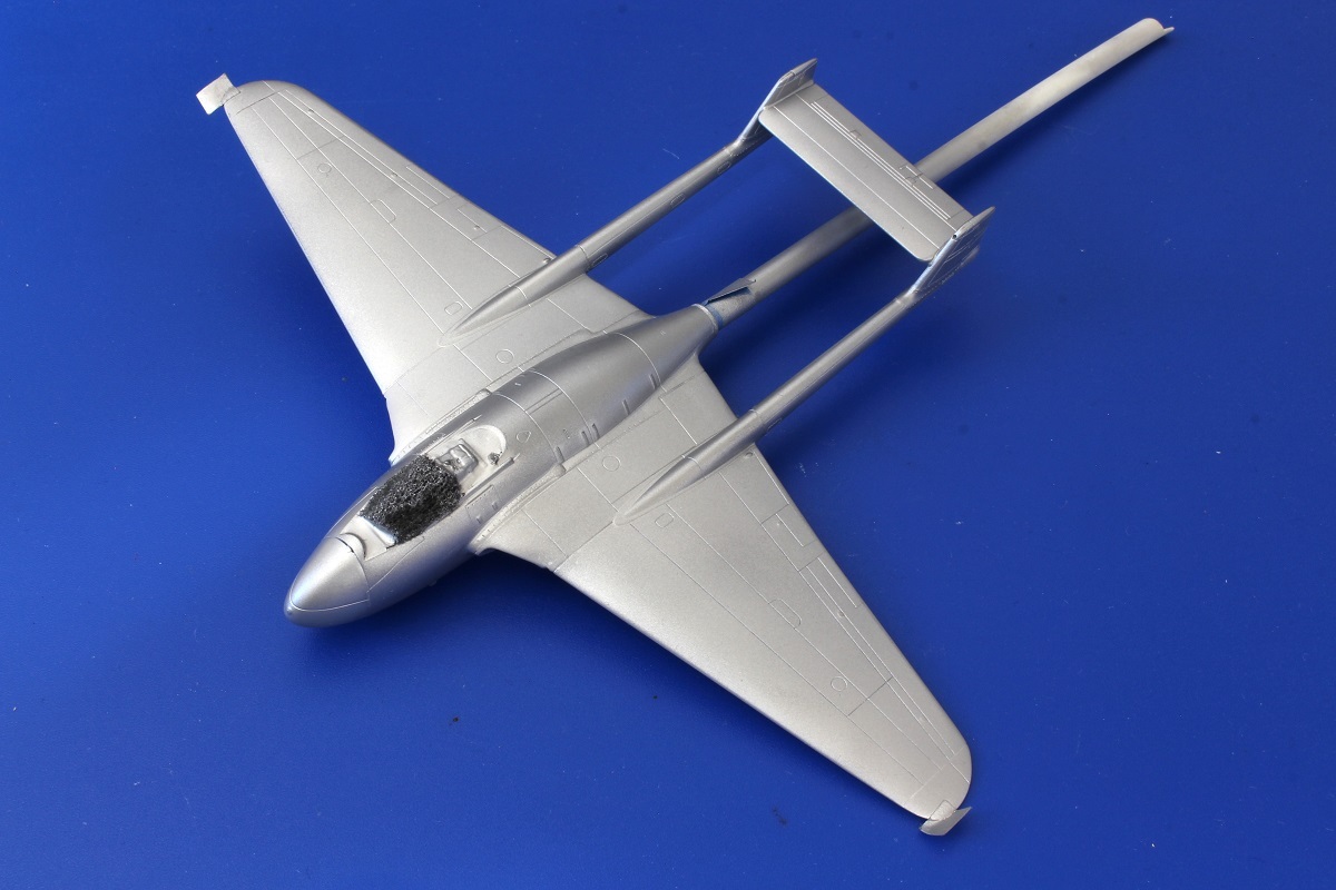 [Special Hobby] [Amodel] 1/72 - de Havilland Vampire Mk.1 - Déclinaison des décorations Armée de l'Air. Le quatrème Mk.1 est en route ! - Page 4 R4aj