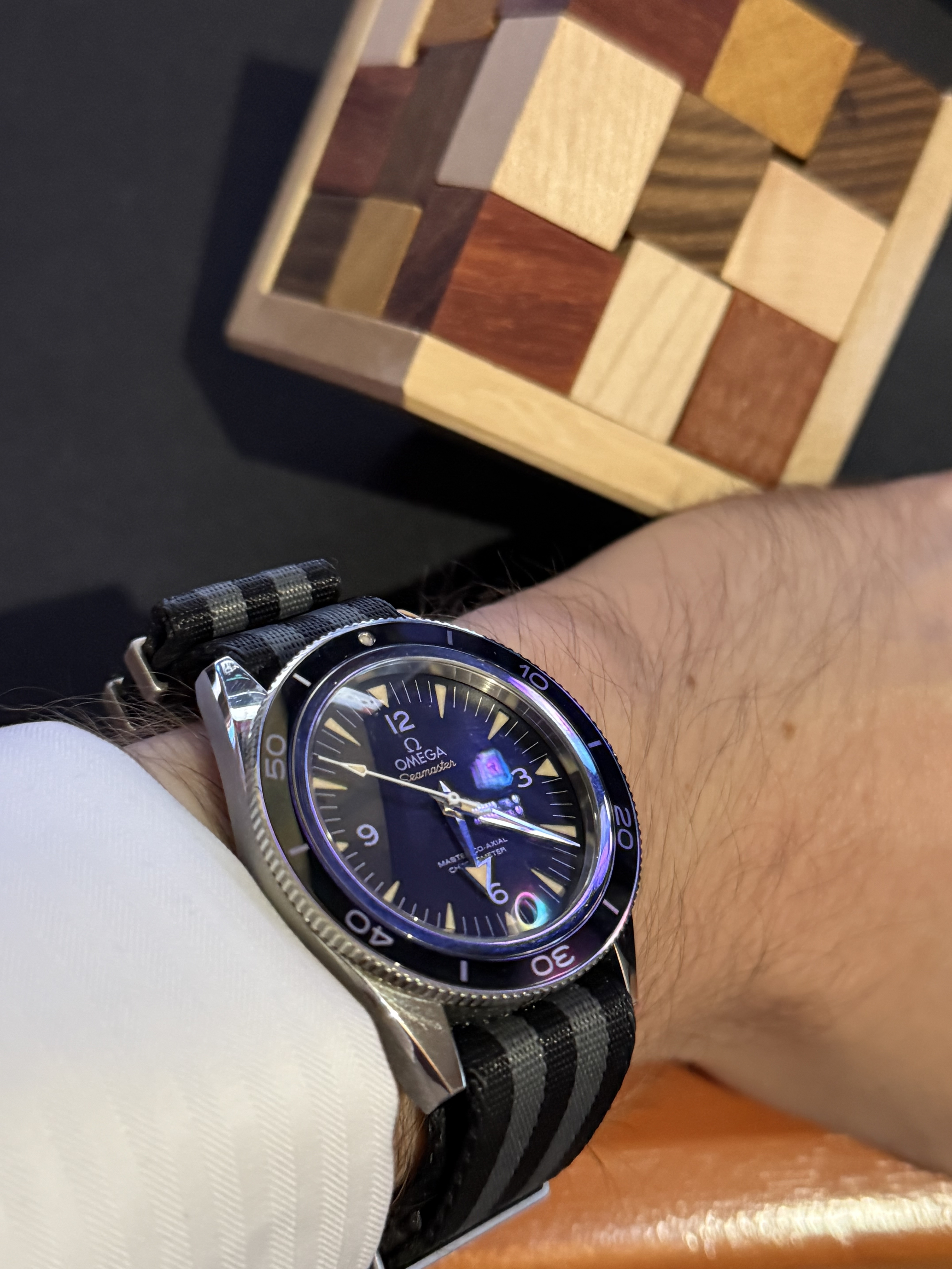 Feu de Seamaster 300 - tome 14 - Page 4 Mn0y