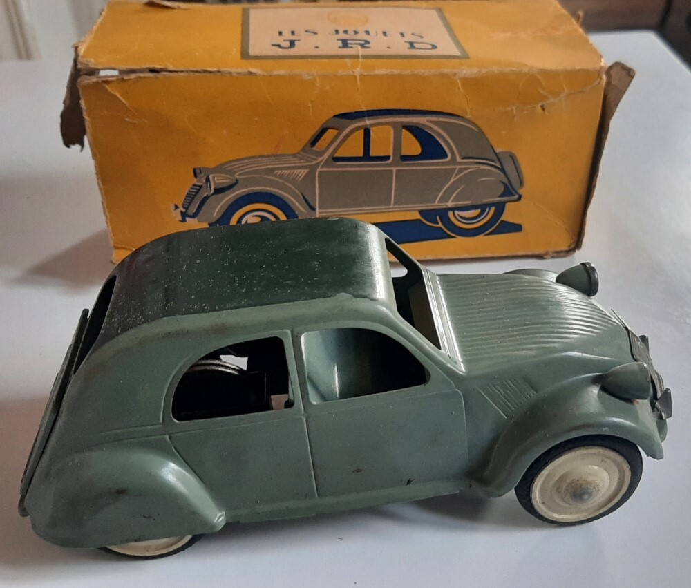 Les 2 CV en tôle de JRD M01u