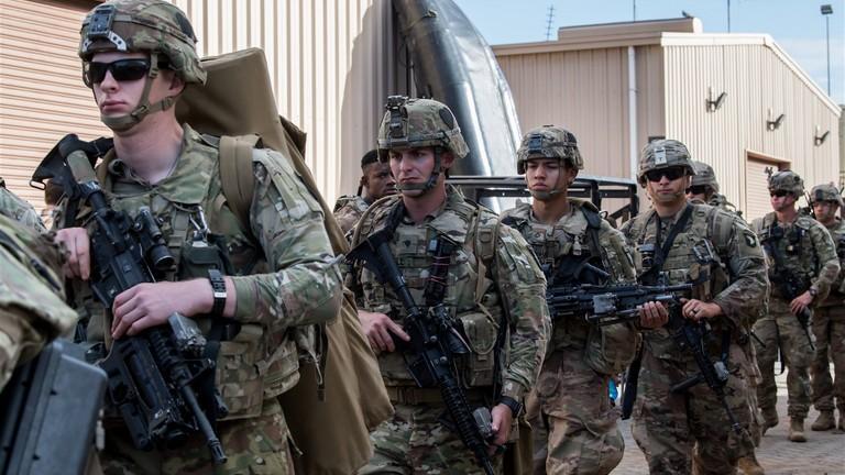 Soldats westaliens au cours d’un exercice, base militaire d’Altopiano, Nord-Est de Terracristo