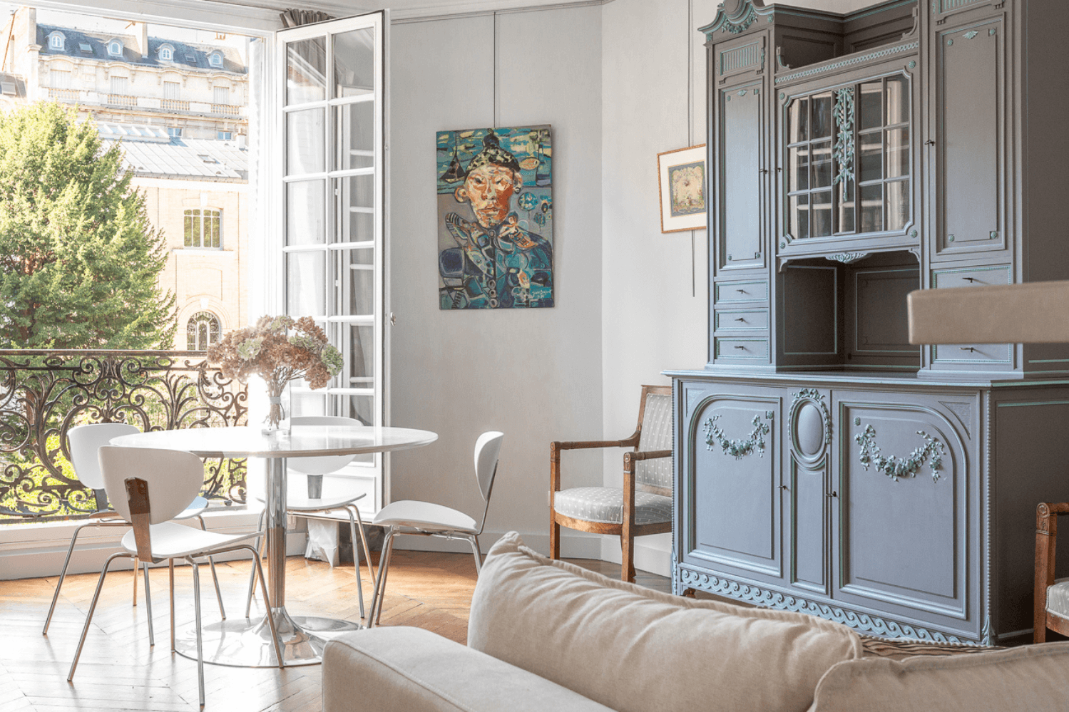 Long-term furnished apartment for rent in Paris 16th district