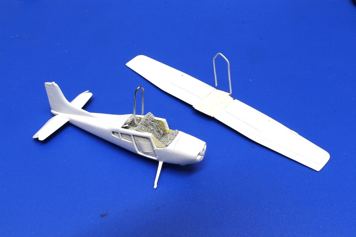 [KP] 1/72 - Cessna 185 Skywagon - Para Club de Dieppe - 1984 T40u