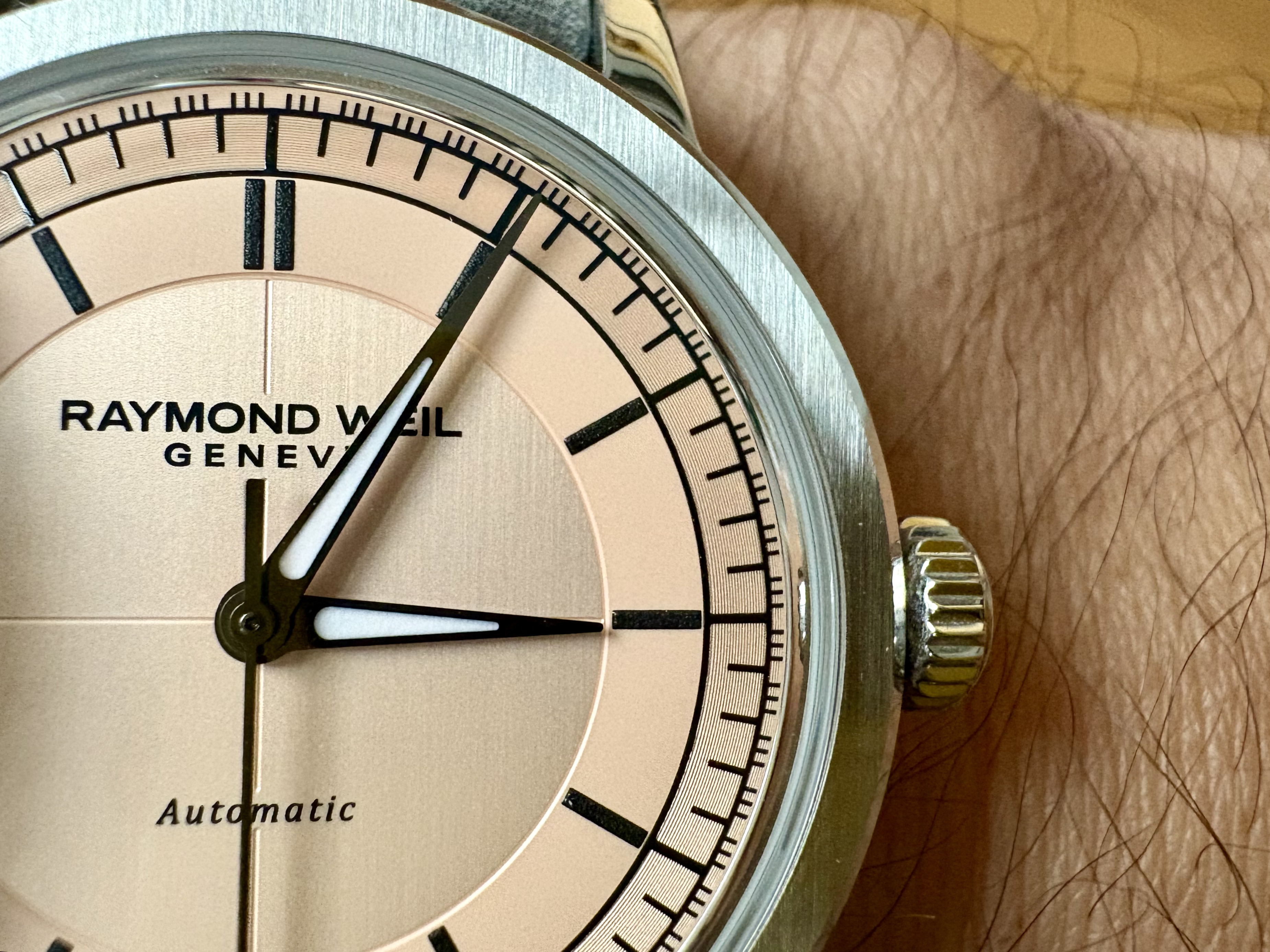 [Revue] Raymond Weil, marque mal-aimée ? Je lui ai donné sa chance - Page 4 Wgax