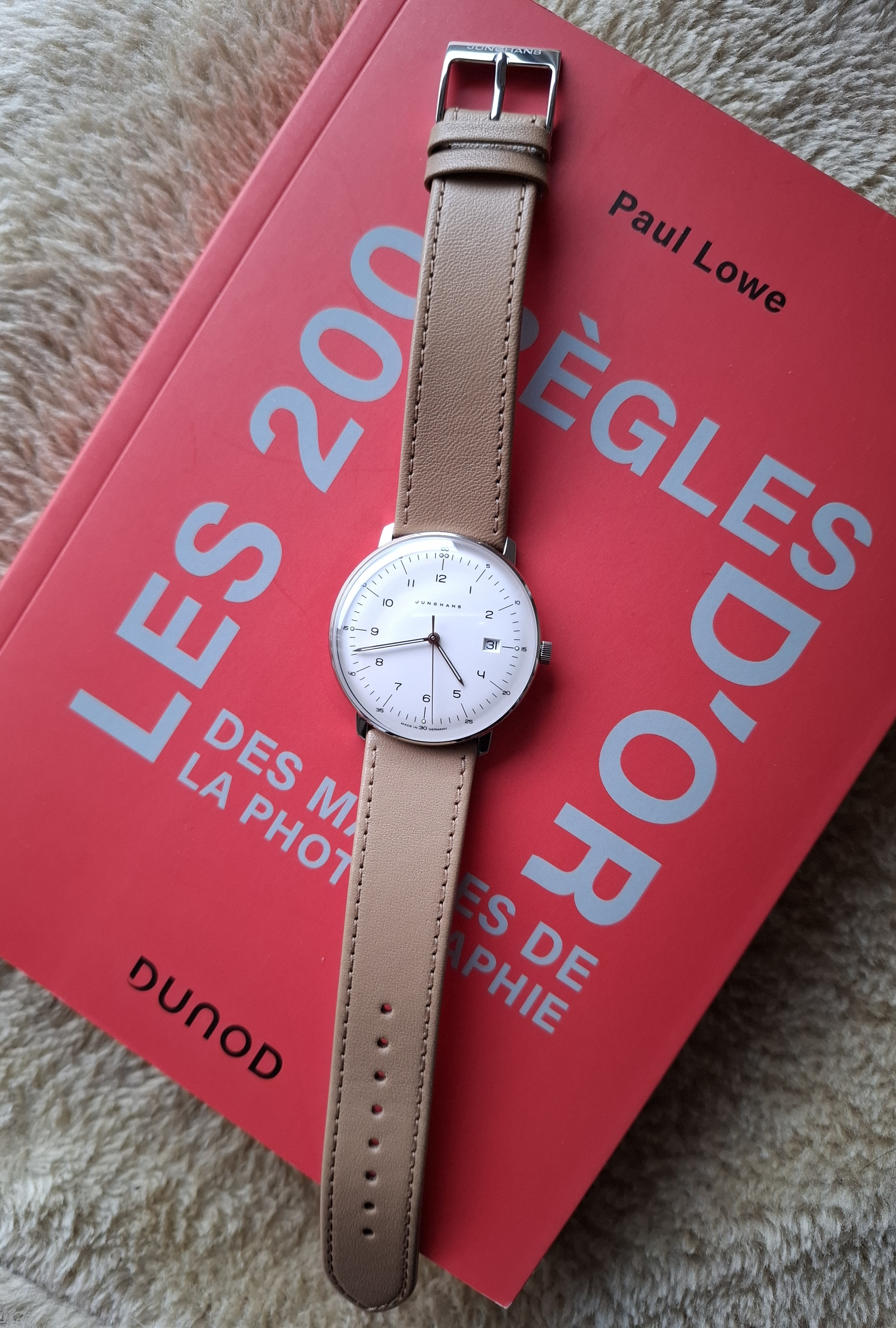 Des montres ... un livre ... - Page 22 Aou2