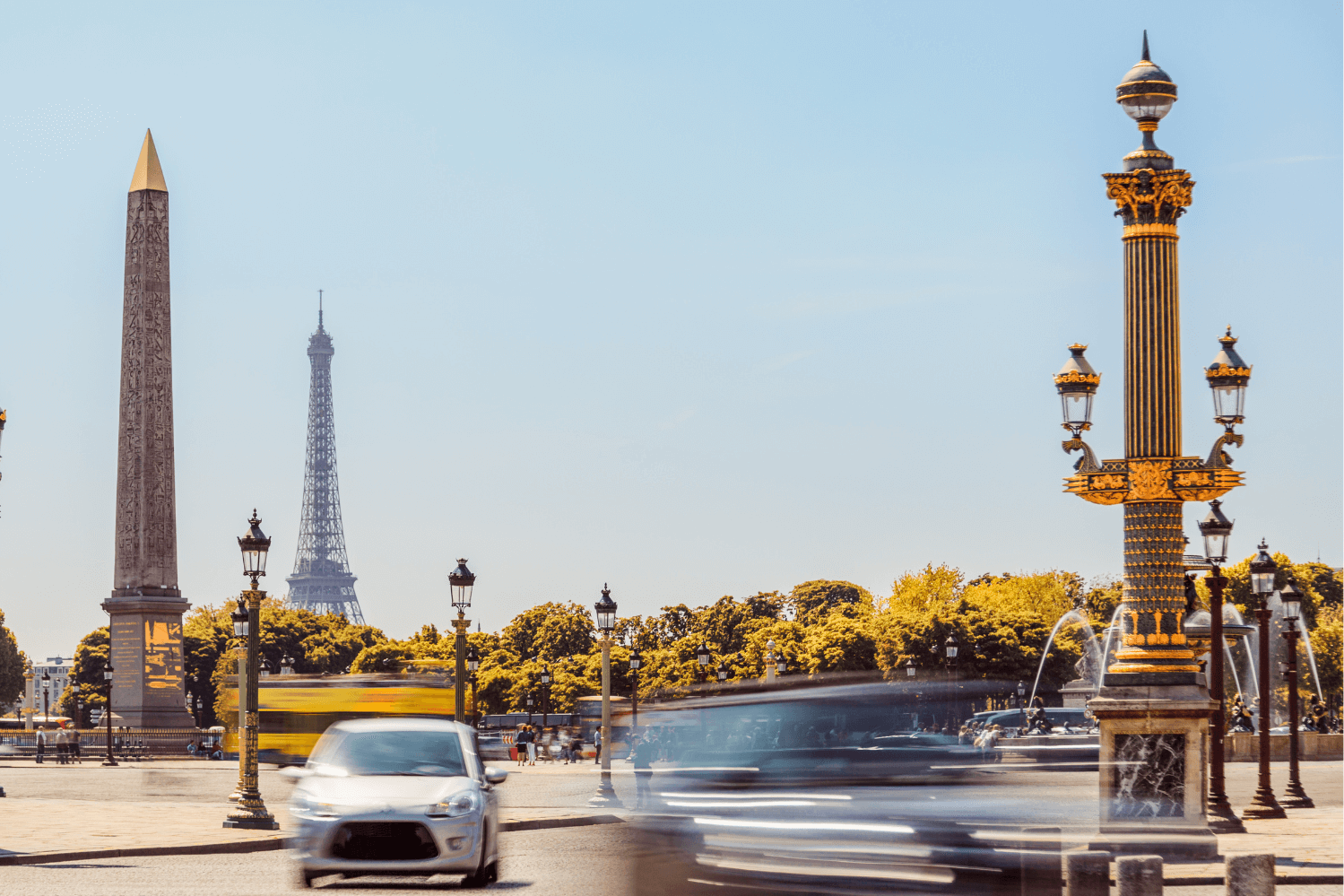 Place de la Concorde avec vue sur la tour Eiffel