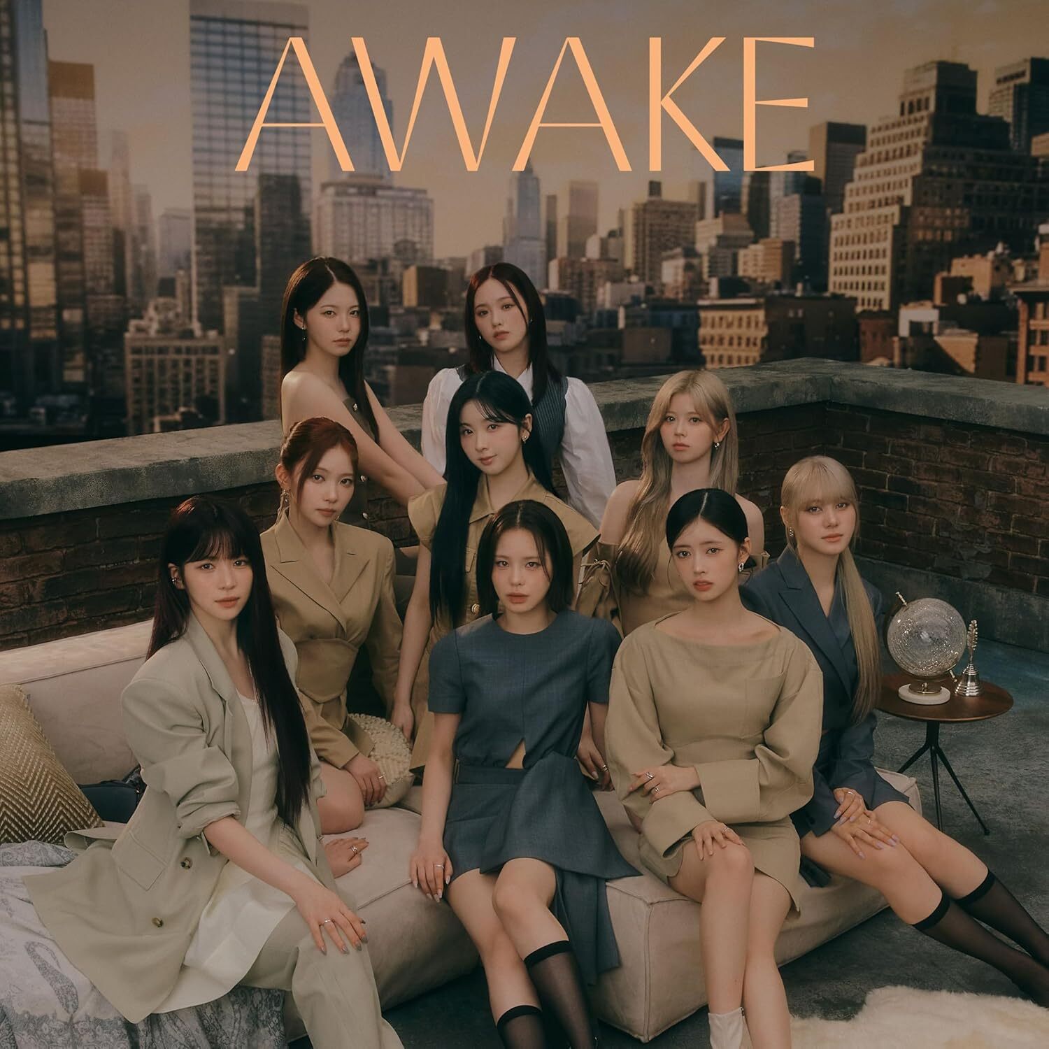 NiZiU : Awake NiZiU : Awake