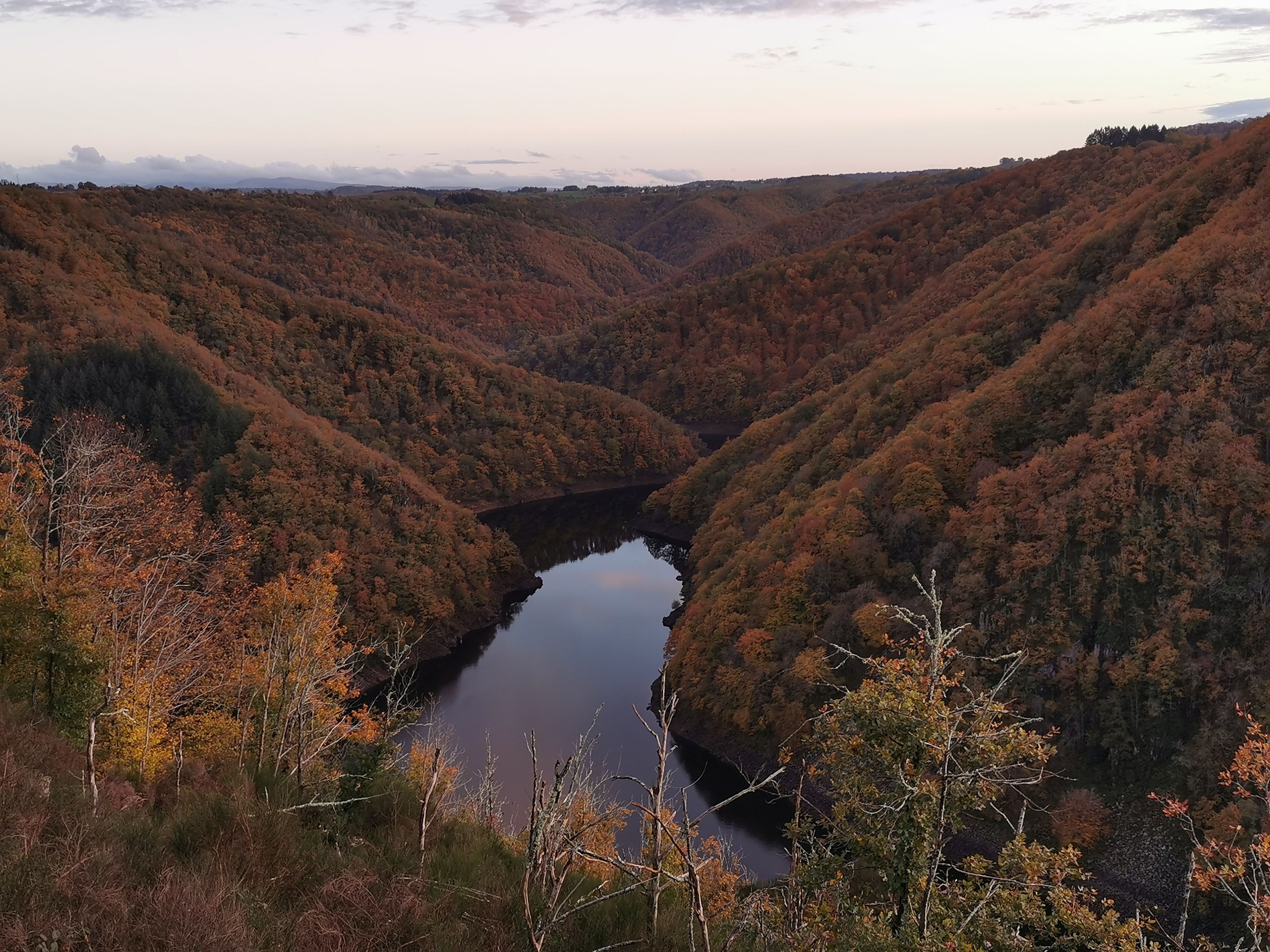 Les gorges de la Dordogne en Haute-Corrèze à l'automne