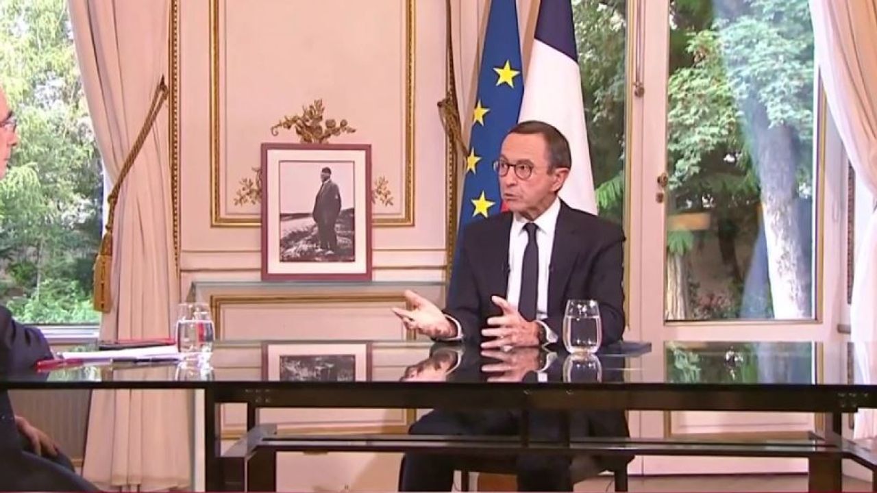 Olivier Pissedieu // Bruno Rautailleau, ex-Ministre de l'Intérieur, en entrevue avec un journaliste de T.F.1