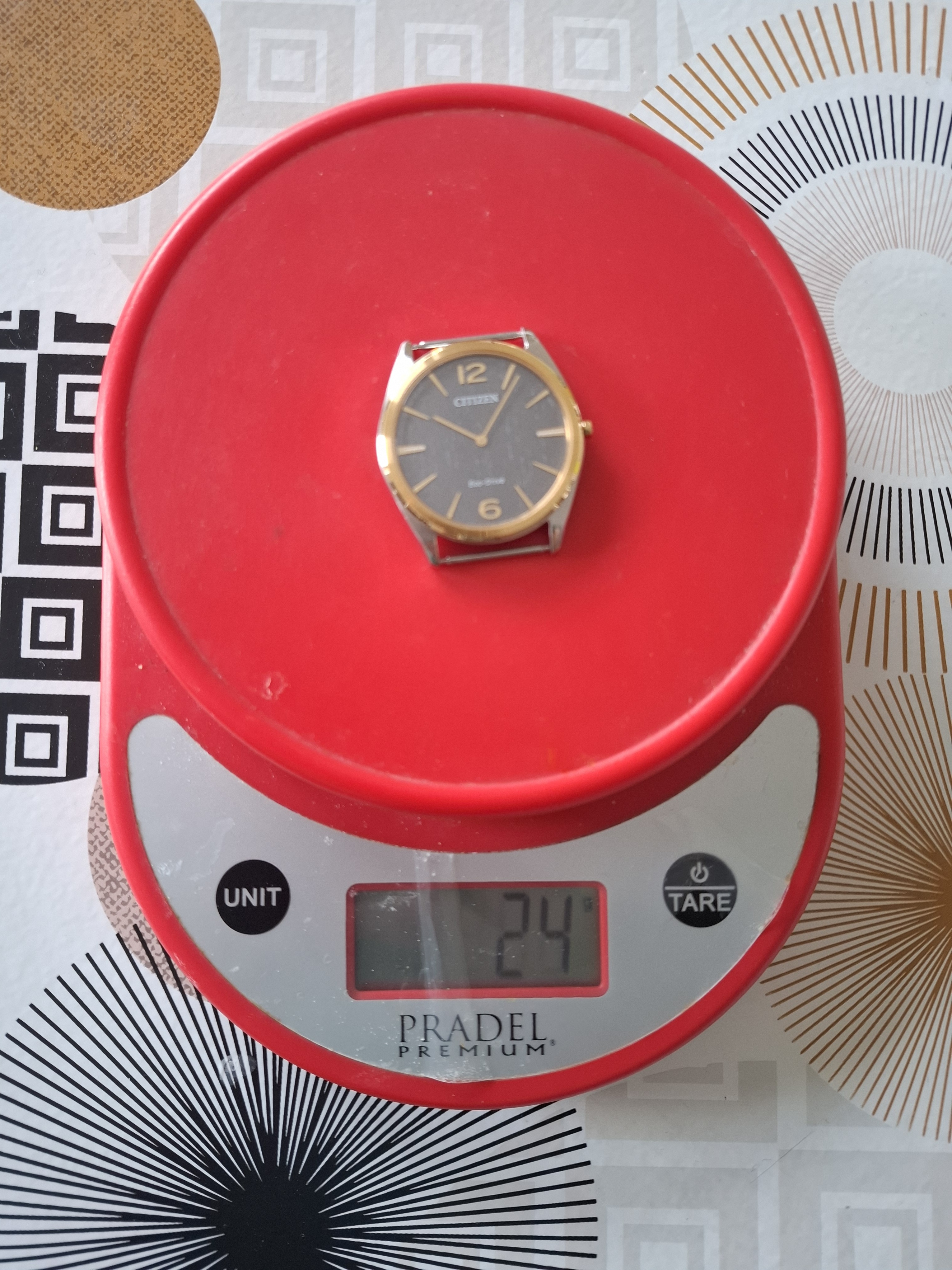 Revue Citizen Suratto AR3124 07H X8x0