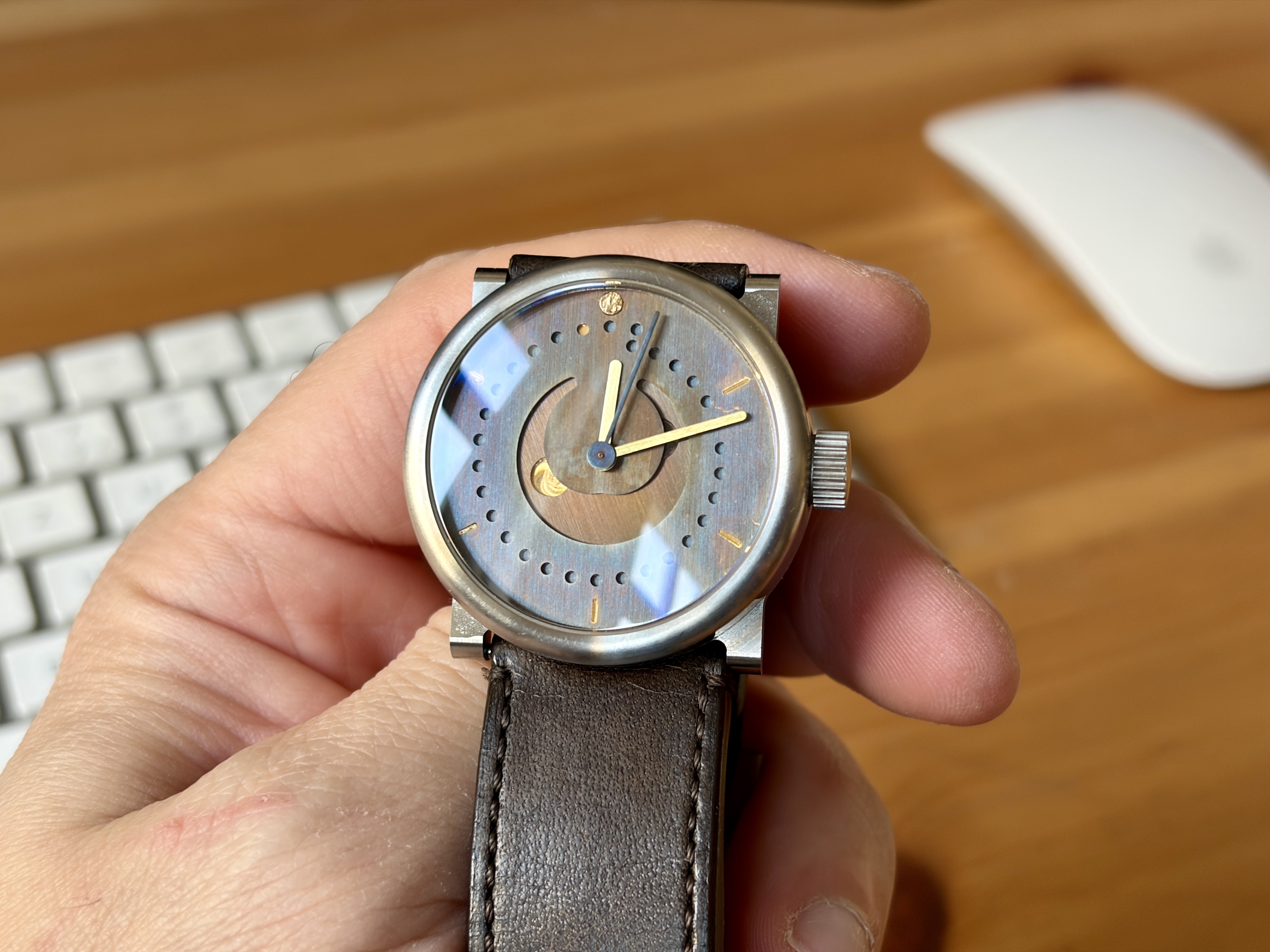[Revue] ochs und junior moon phase - Page 2 I0yj