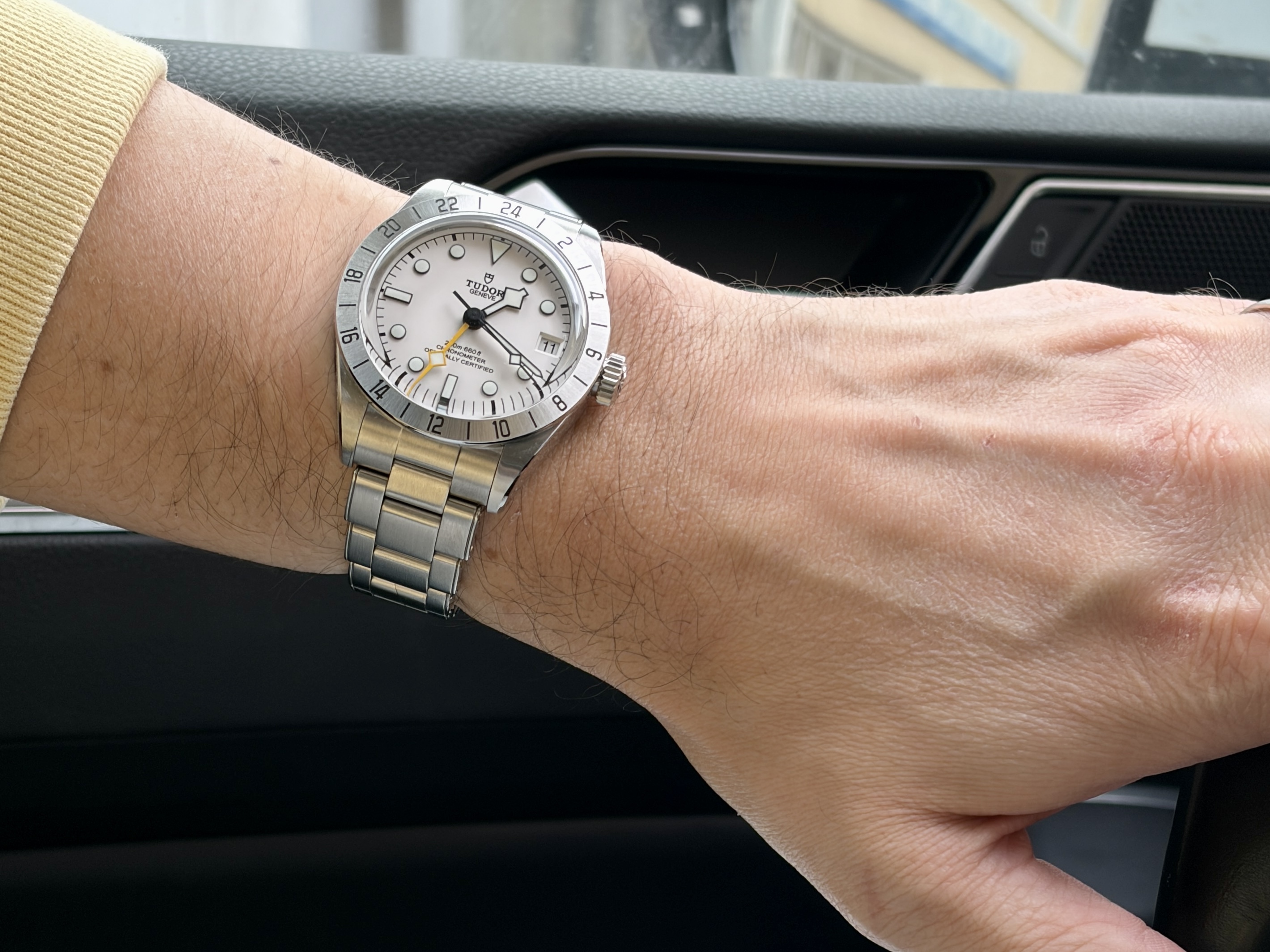Tudor Black Bay Pro cadran blanc : infos, questions et liens - Page 6 8jri