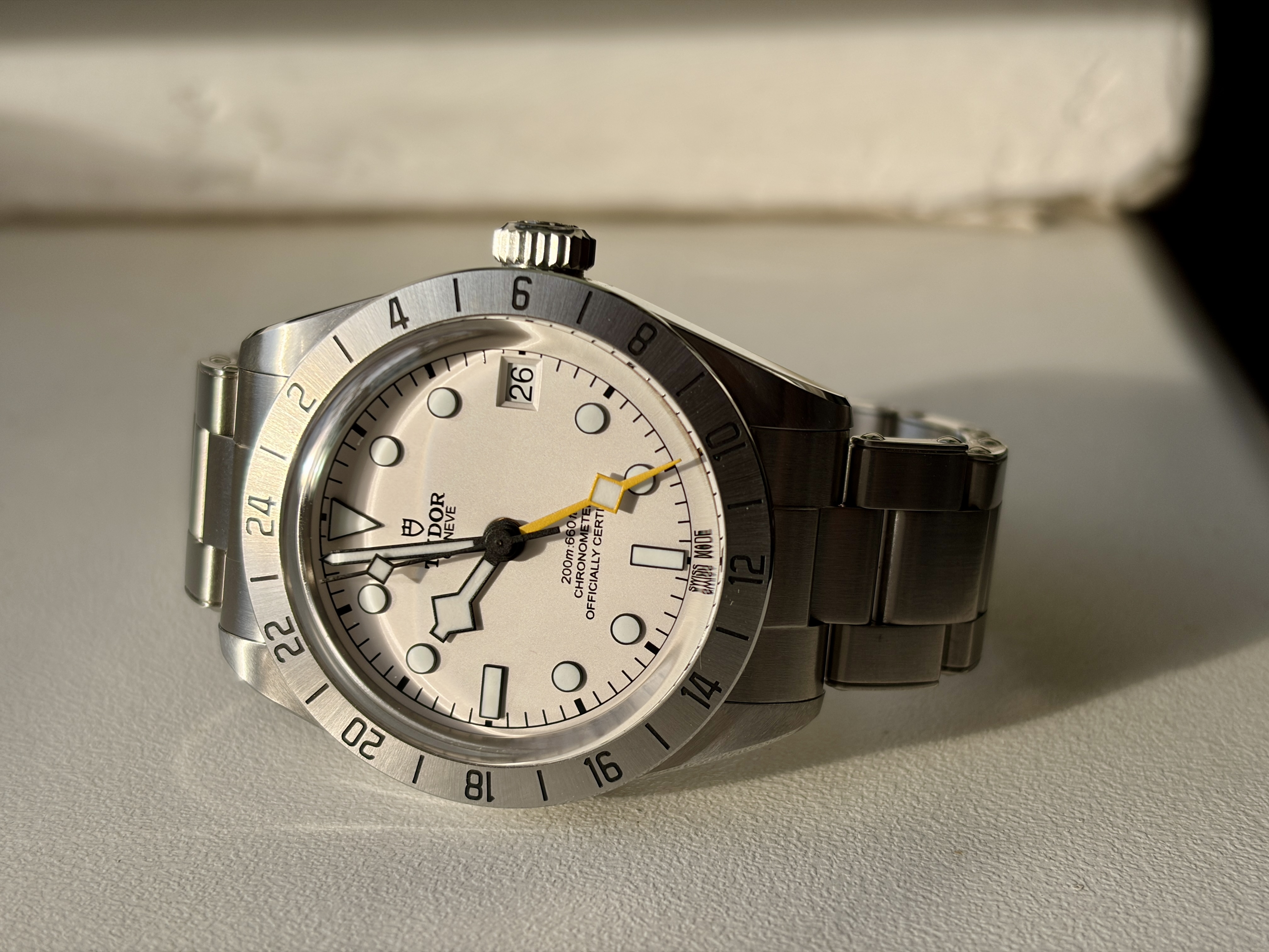Tudor Black Bay Pro cadran blanc : infos, questions et liens - Page 8 Fi83