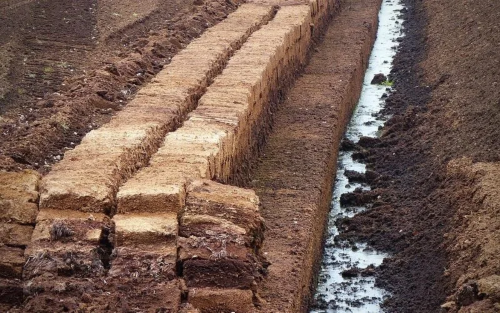 Exploitation de Tourbe au Katàl