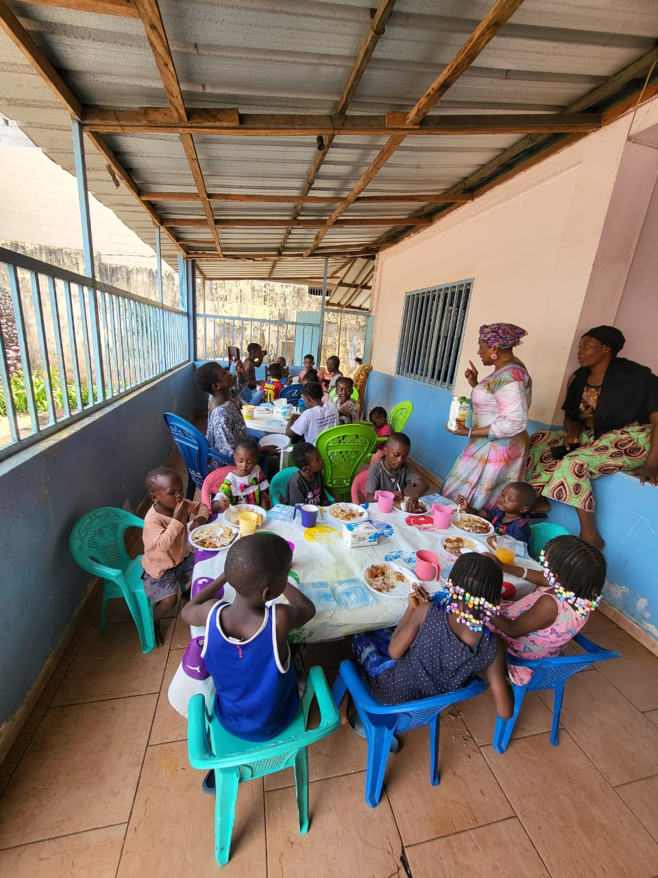 Le CEO avec les enfants