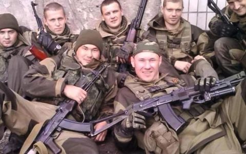 Des soldats du groupe paramilitaire "New Slavia" lors des évènements à Newsite, 26 Juin 2019 Des soldats du groupe paramilitaire "New Slavia" lors des évènements à Newsite, 26 Juin 2019