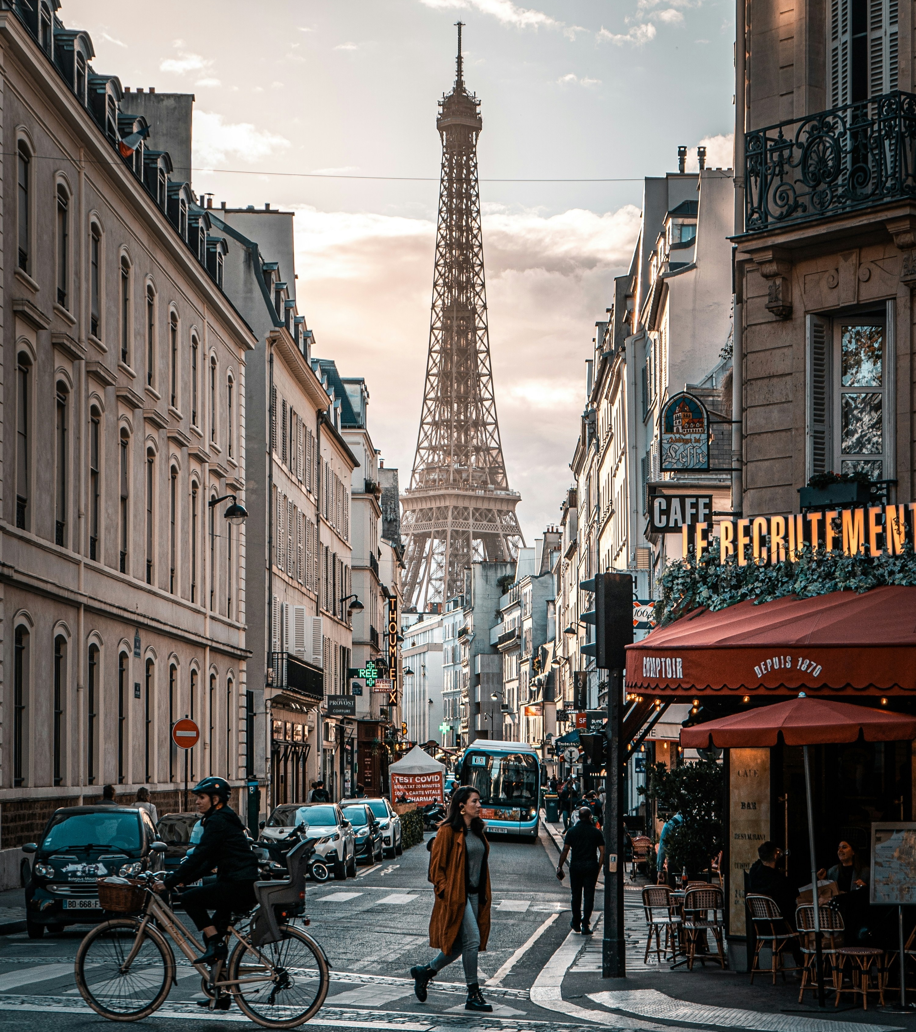 7e arrondissement de Paris avec vue sur la Tour Eiffel