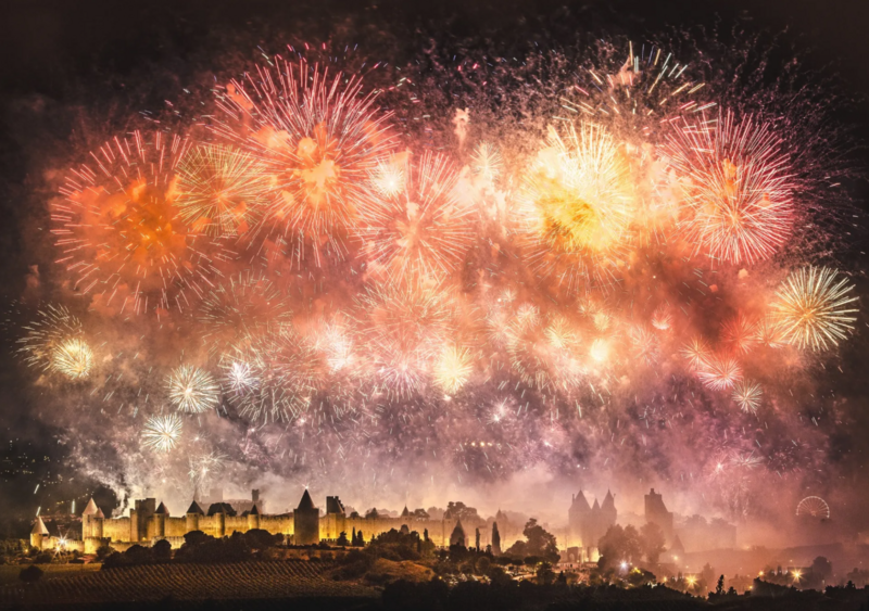 feu d'artifice avec une vue sur l'ancienne place fortifiée de Volkingrad, en mémoire et pour fêter l'alliance Latruo-Kartienne, à date du 16 septembre 2019 feu d'artifice avec une vue sur l'ancienne place fortifiée de Volkingrad, en mémoire et pour fêter l'alliance Latruo-Kartienne, à date du 16 septembre 2019
