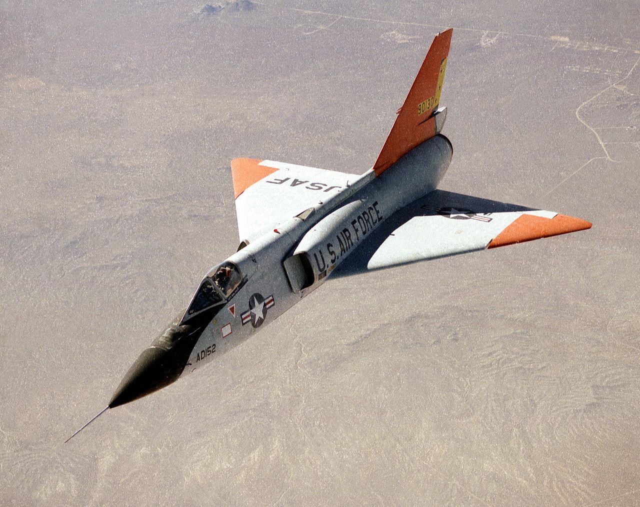 Image d'un F4 en entrainement au dessus des steppes de Vel'Har. Image d'un F4 en entrainement au dessus des steppes de Vel'Har.
