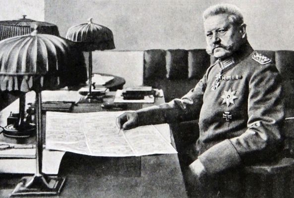 Karl Von Shäkalsbourg, dorénavant Sa majesté Karl V Karl Von Shäkalsbourg, dorénavant Sa majesté Karl V