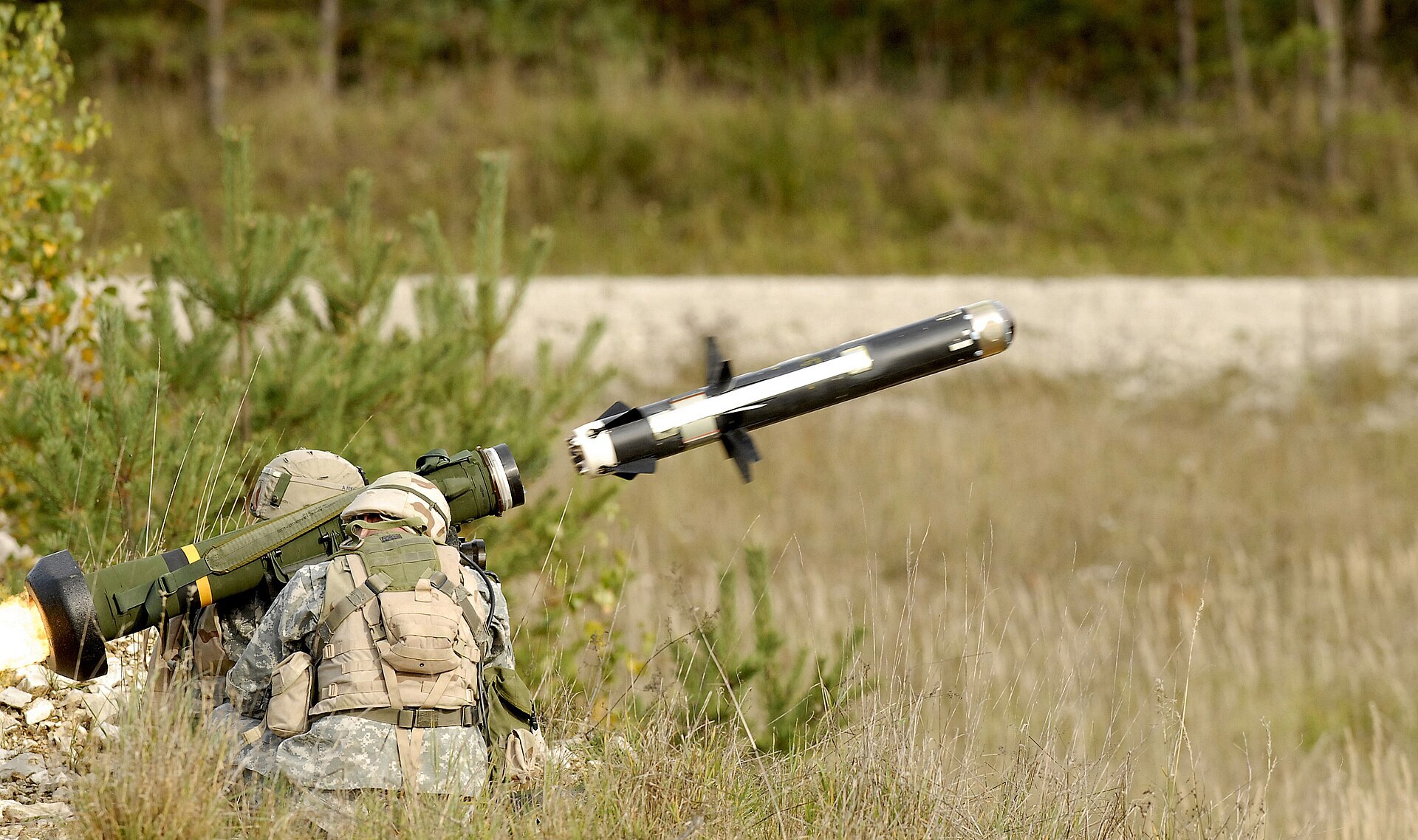 Un test du missile dans un champ de tir de l'armée Milathienne