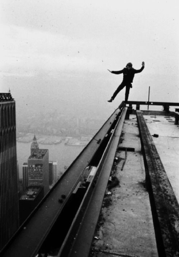 "Funambulismes" Kärlä Släkk, 2020 (Musée des Arts Photographiques de Tassel) "Funambulismes" Kärlä Släkk, 2020 (Musée des Arts Photographiques de Tassel)