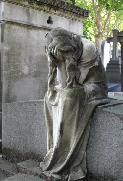 "Sainte Faustine Larmoyante" Pacsä Näär, 2014 (Statue Calcaire, Parc des Augustines, Ville de Roncevaux)