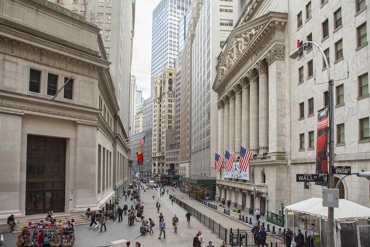 Le siège social de l'Union des Banques Antériniennes et Confédérales aka le Clan Bancaire. // Voilà la magie de Wall Street, coeur battant du capitalisme américain.