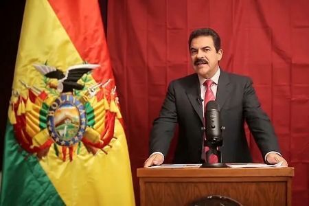 Gustavuma Pido, nouveau Vice-Président, lors d'un discours pour son investiture à ce poste